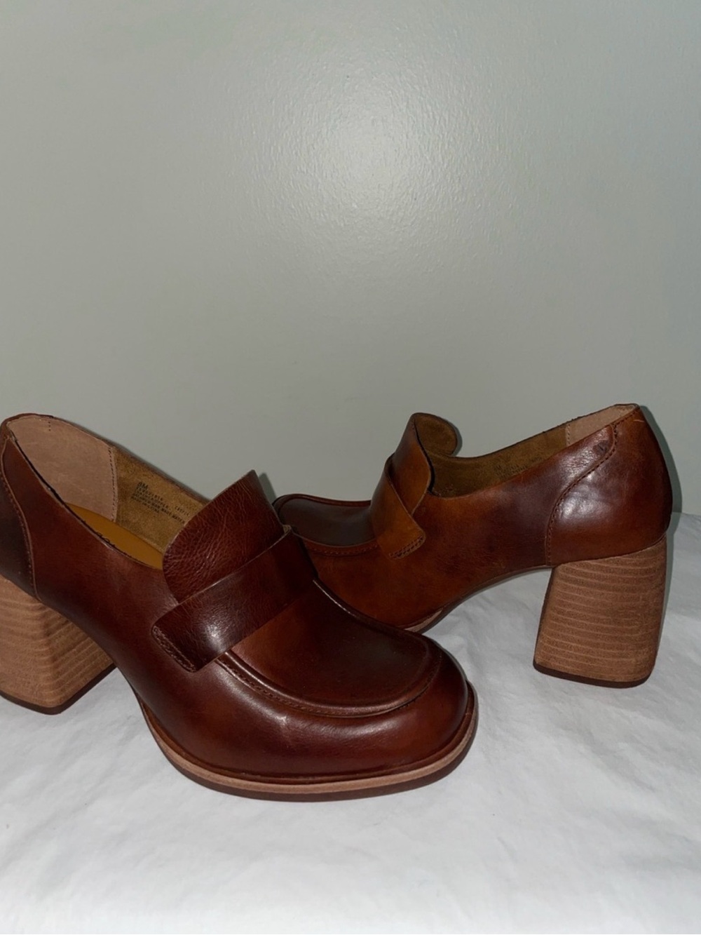 NWT Women's Brown Heel Loafers chestnut  Kork-Ease size 8